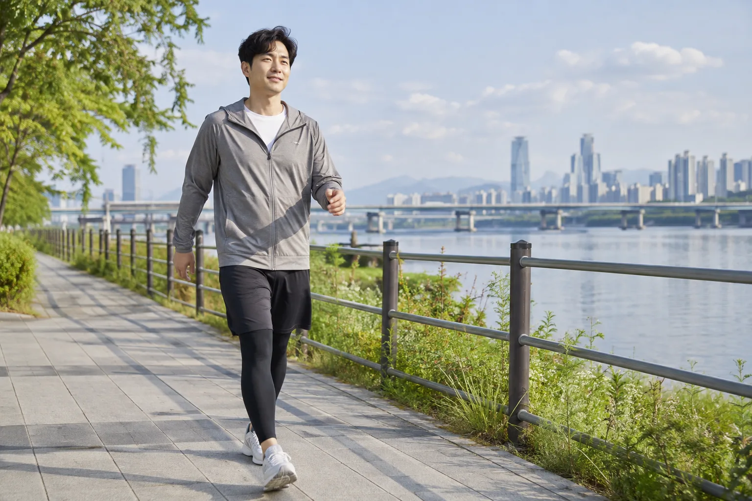 가벼운 산책으로 재활을 돕는 모습